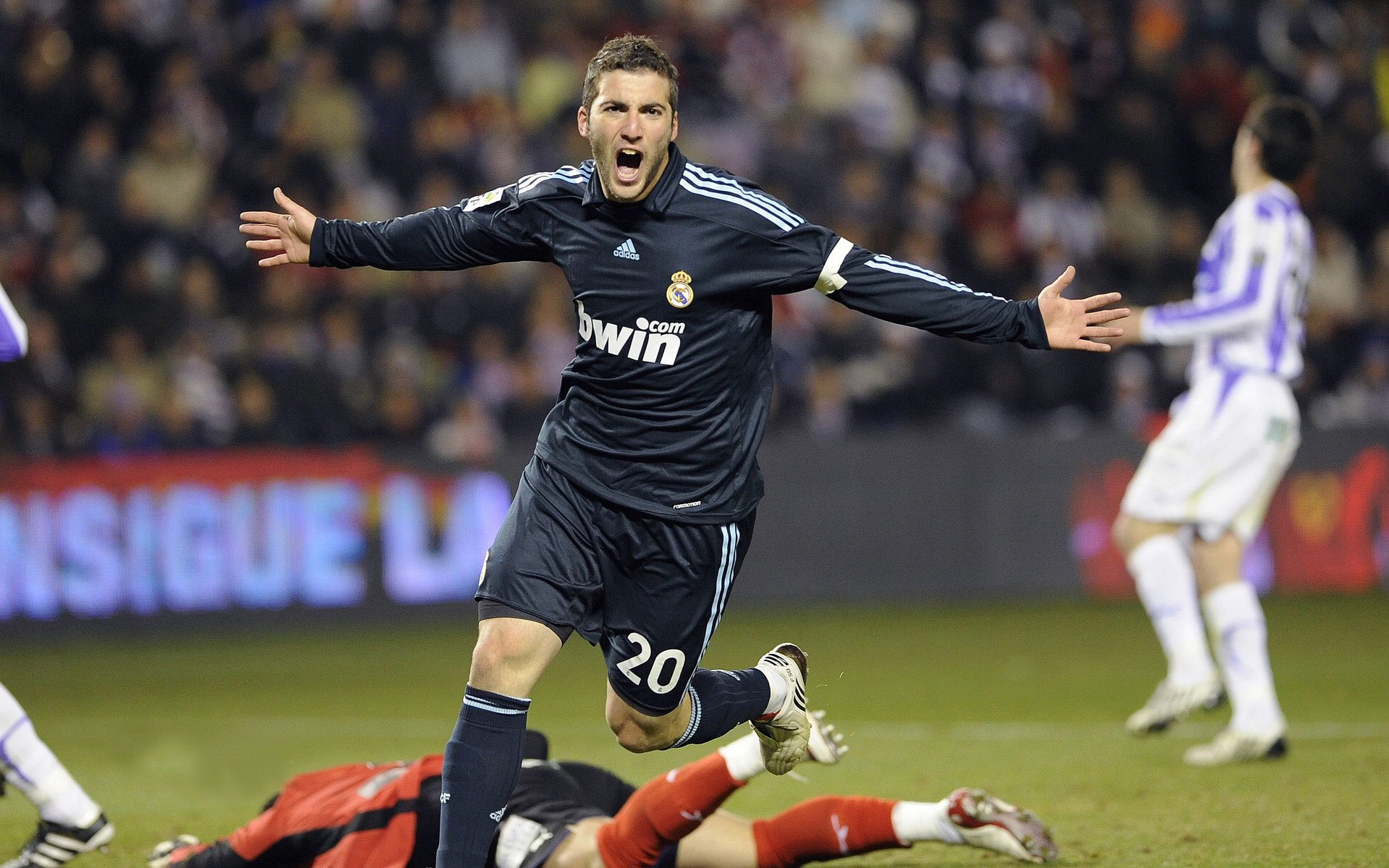 德甲策略多变:战术升级,引领新高潮!,德甲前瞻